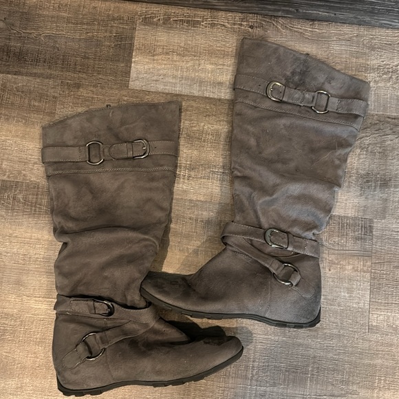 Maurices gray suede flat boots size 10 - Picture 4 of 5